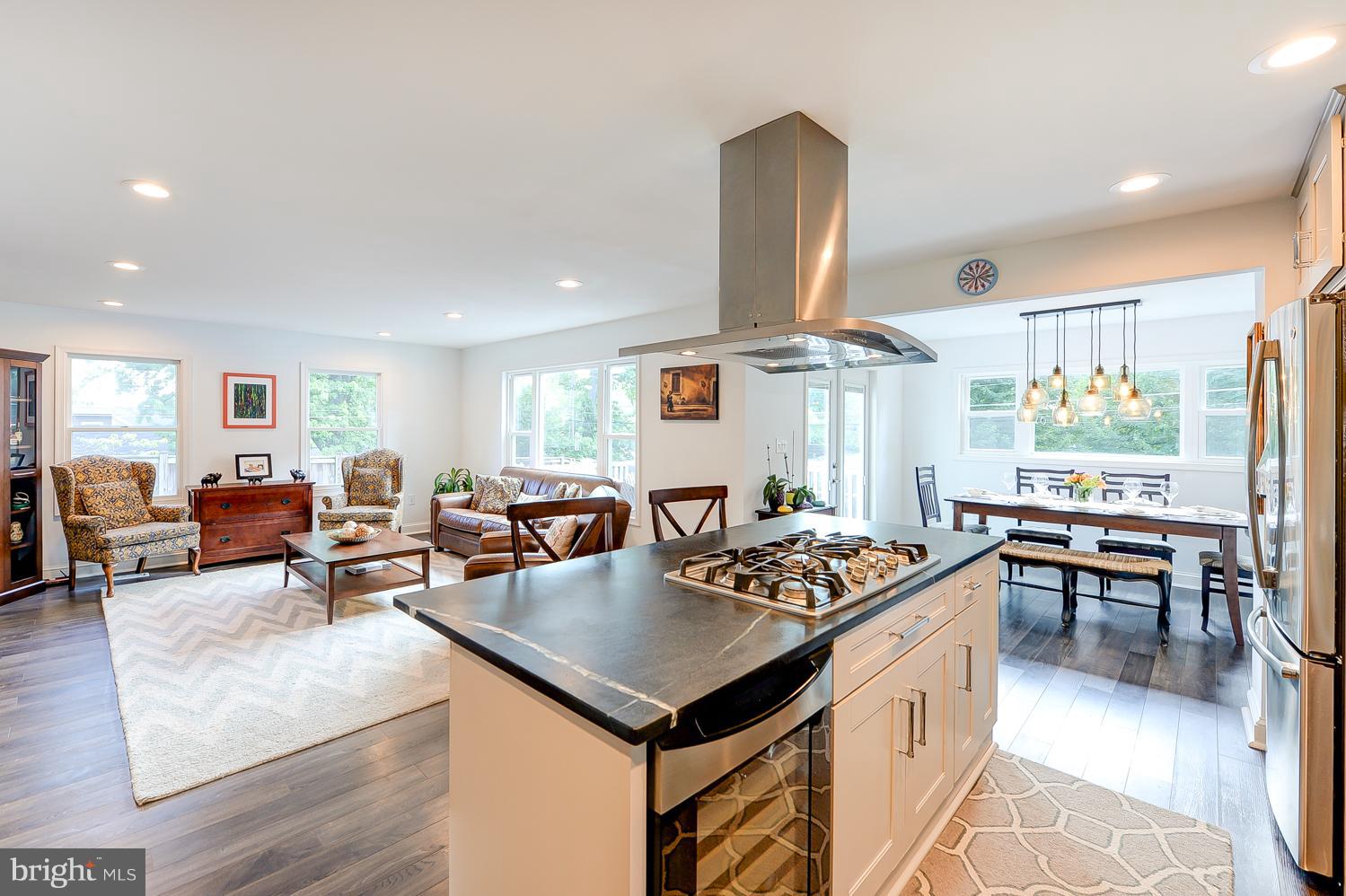 WHISTLING PINES - Residential