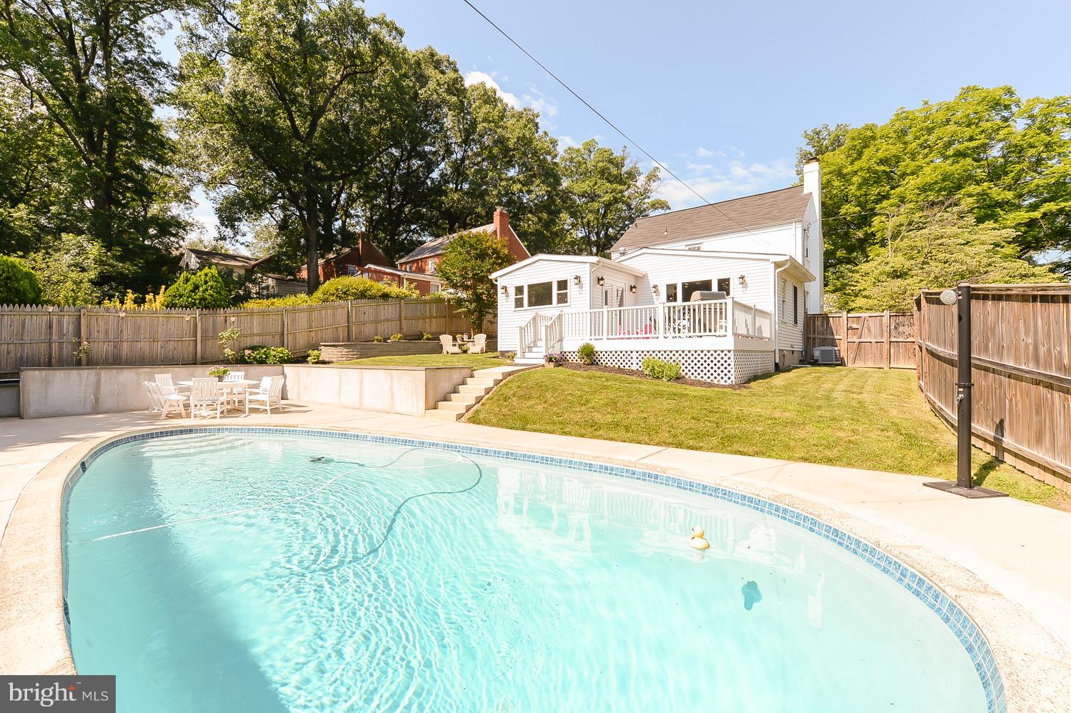 WHISTLING PINES - Residential