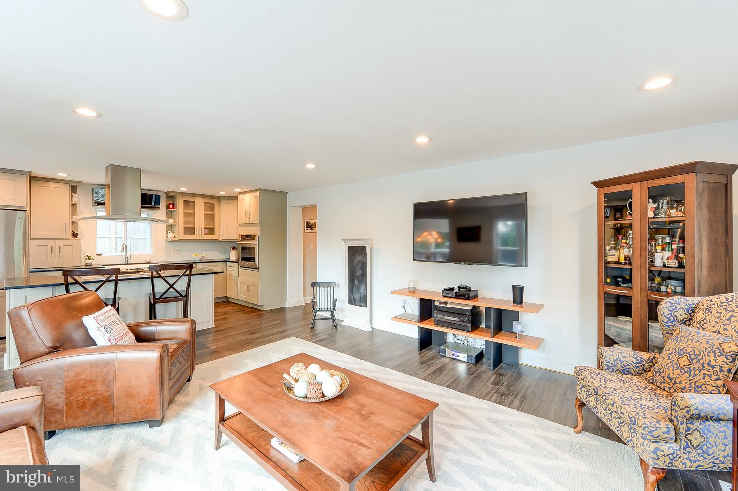 WHISTLING PINES - Residential