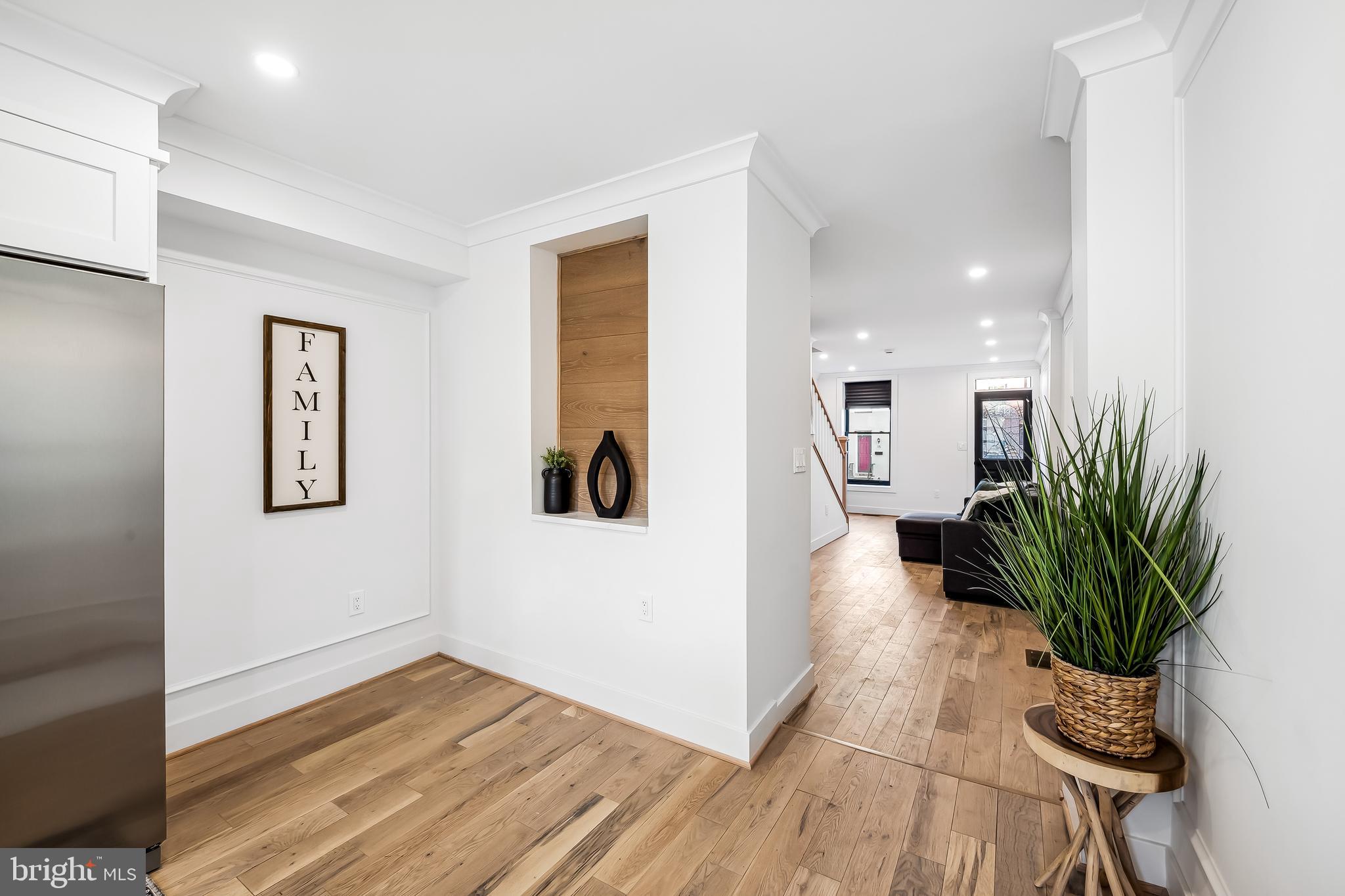 HOLLINS MARKET - Residential