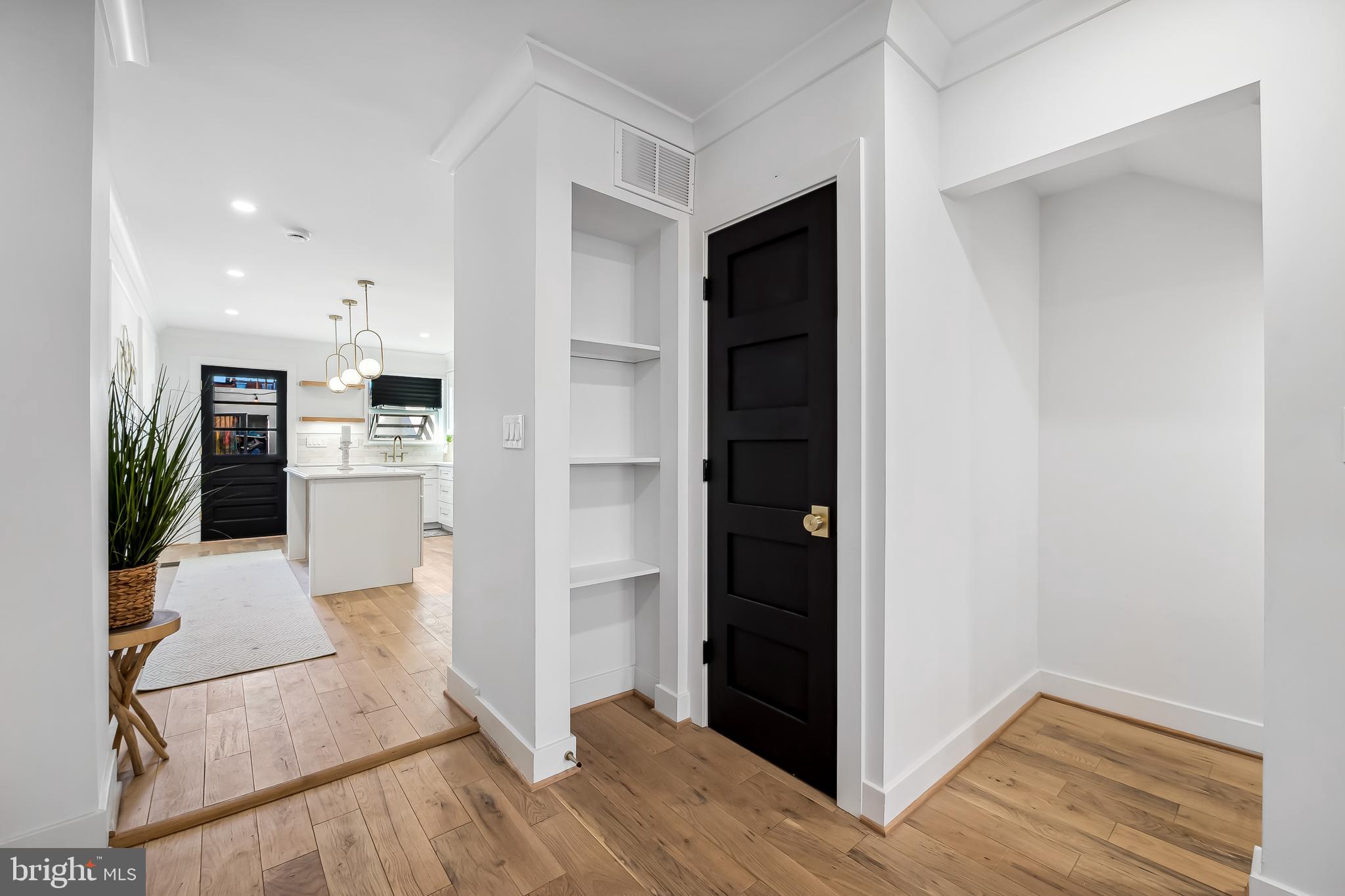 HOLLINS MARKET - Residential