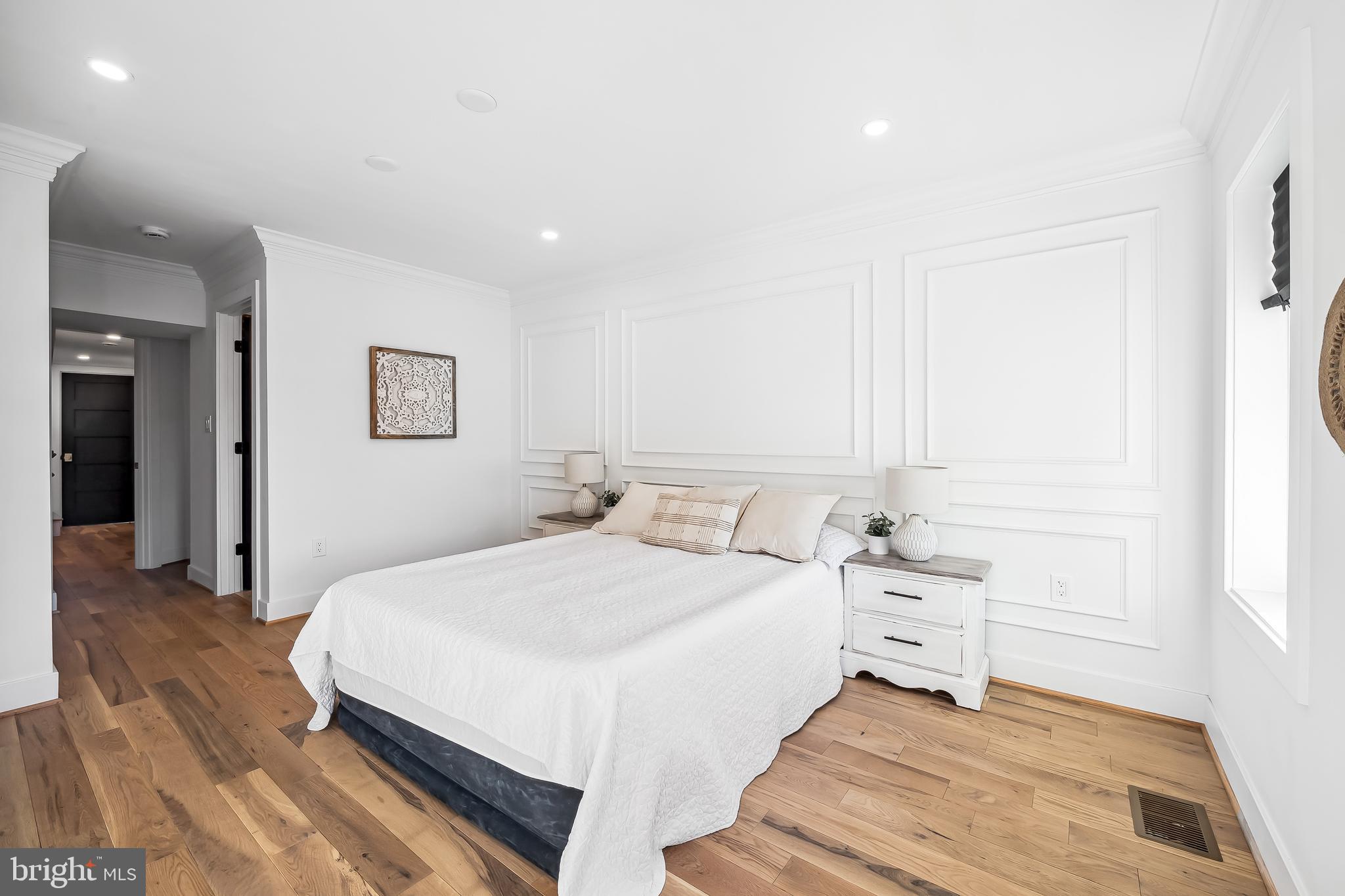 HOLLINS MARKET - Residential