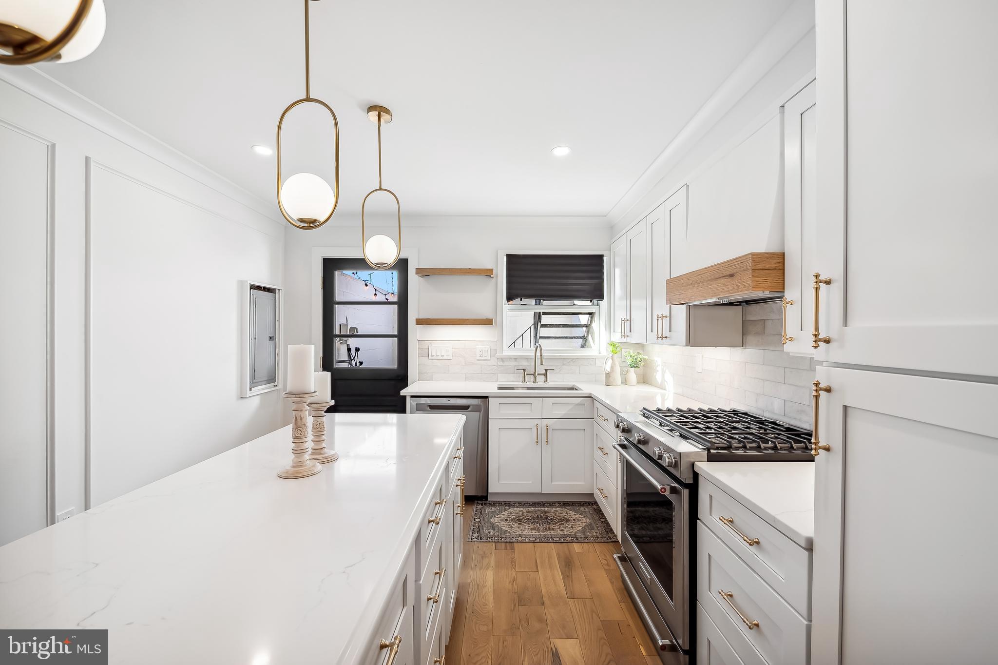 HOLLINS MARKET - Residential