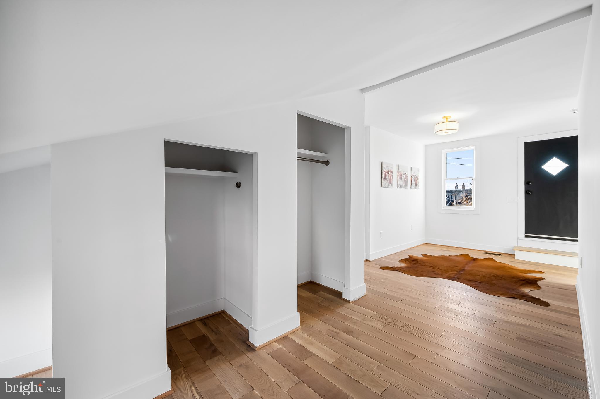 HOLLINS MARKET - Residential