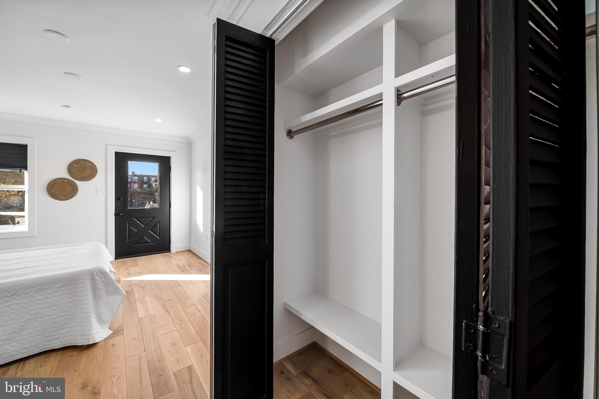 HOLLINS MARKET - Residential