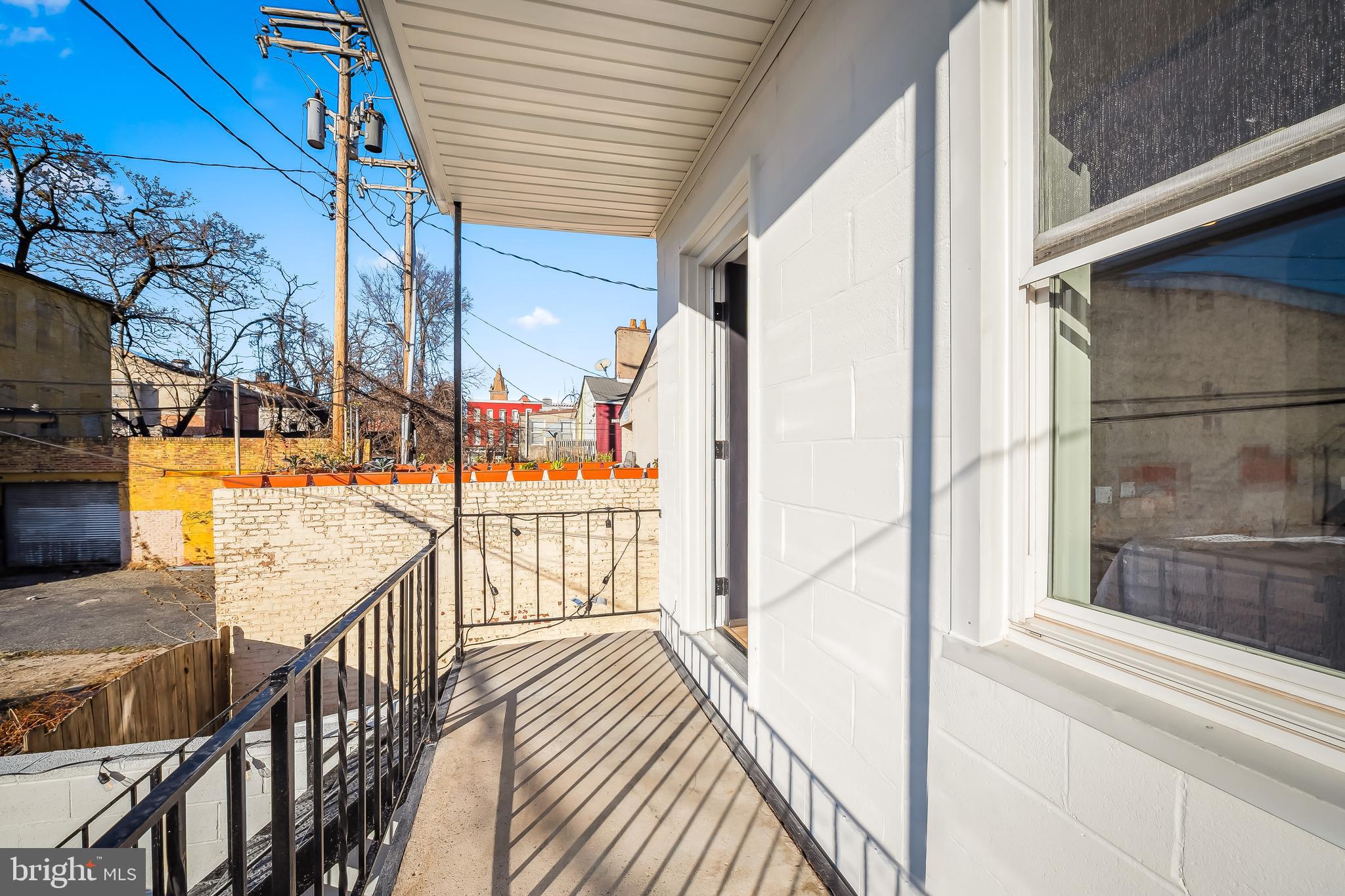 HOLLINS MARKET - Residential