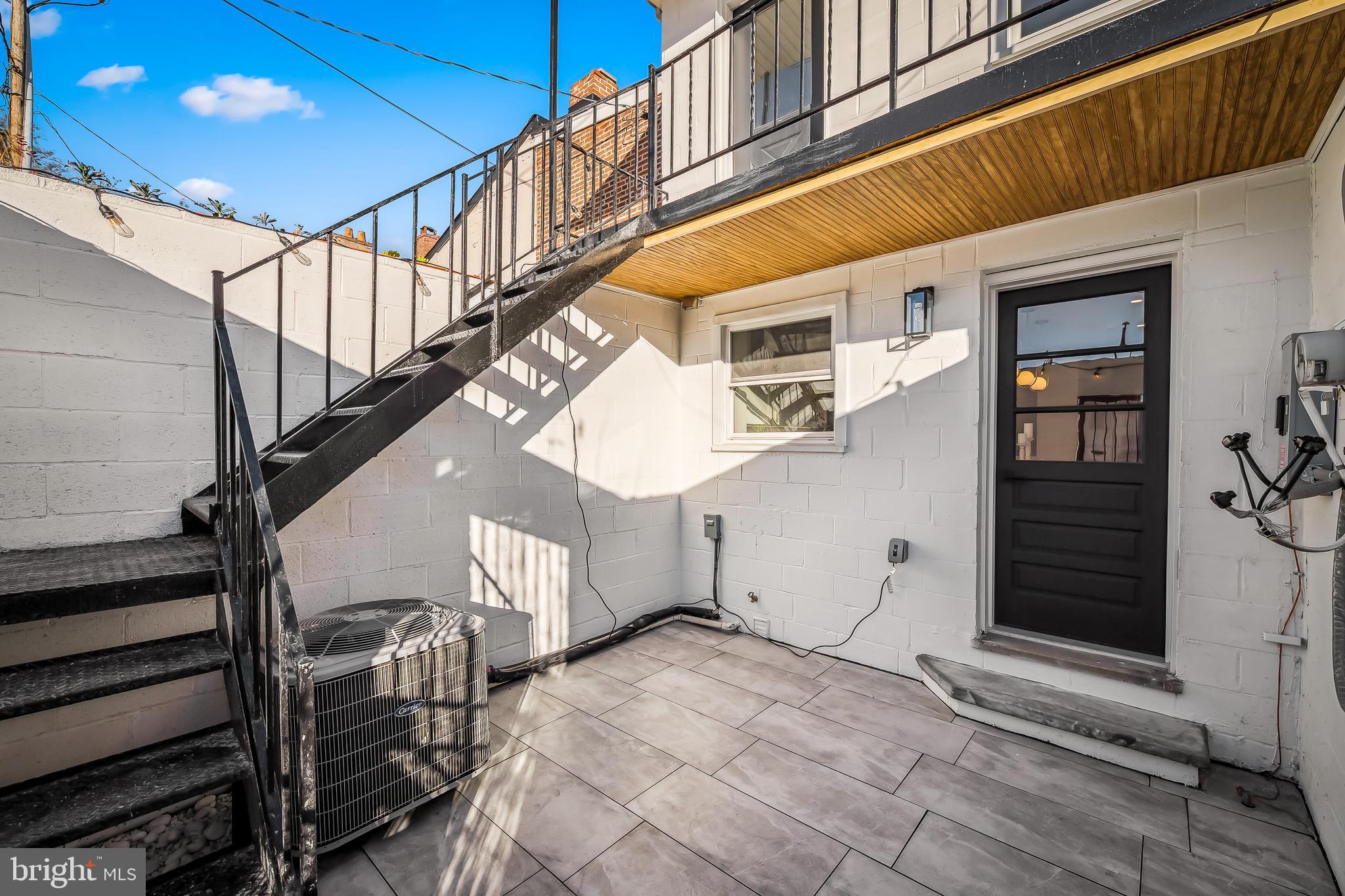 HOLLINS MARKET - Residential