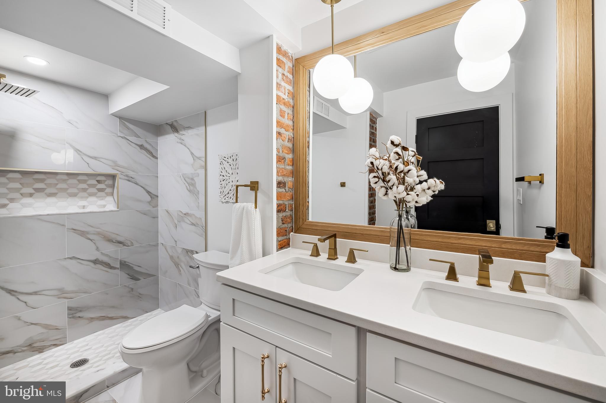 HOLLINS MARKET - Residential