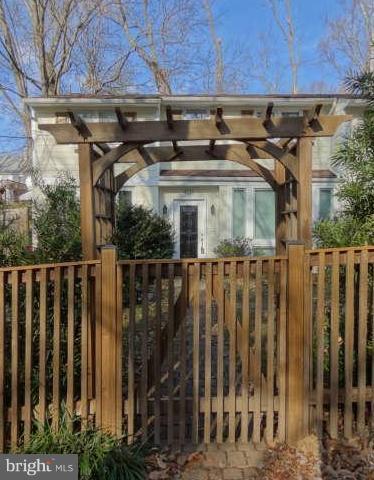 ROCK CREEK PALISADES - Residential Lease