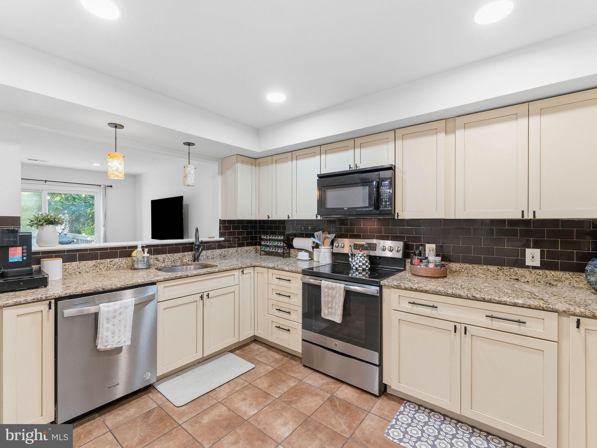 WOODLYN CROSSING - Residential