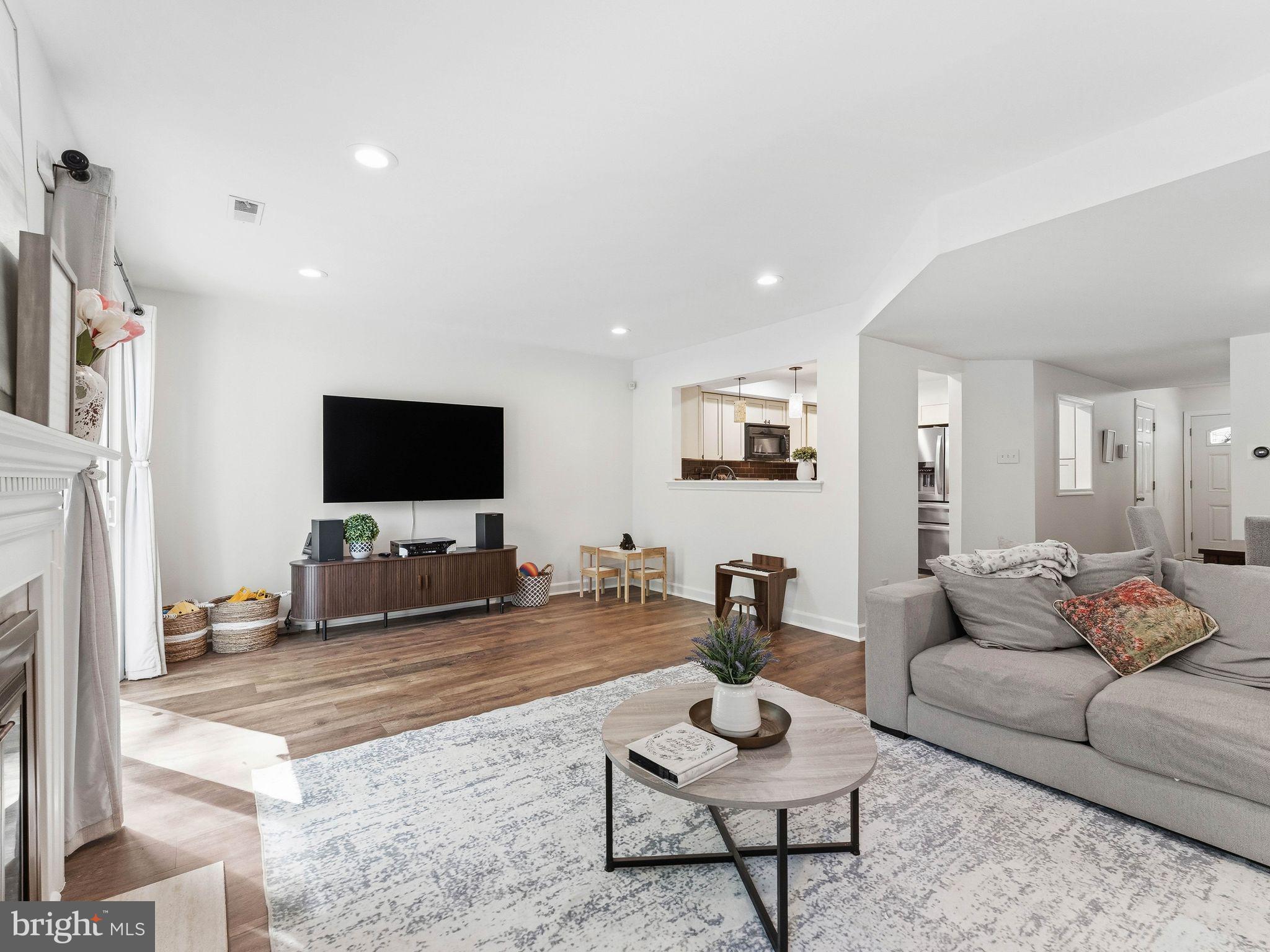 WOODLYN CROSSING - Residential
