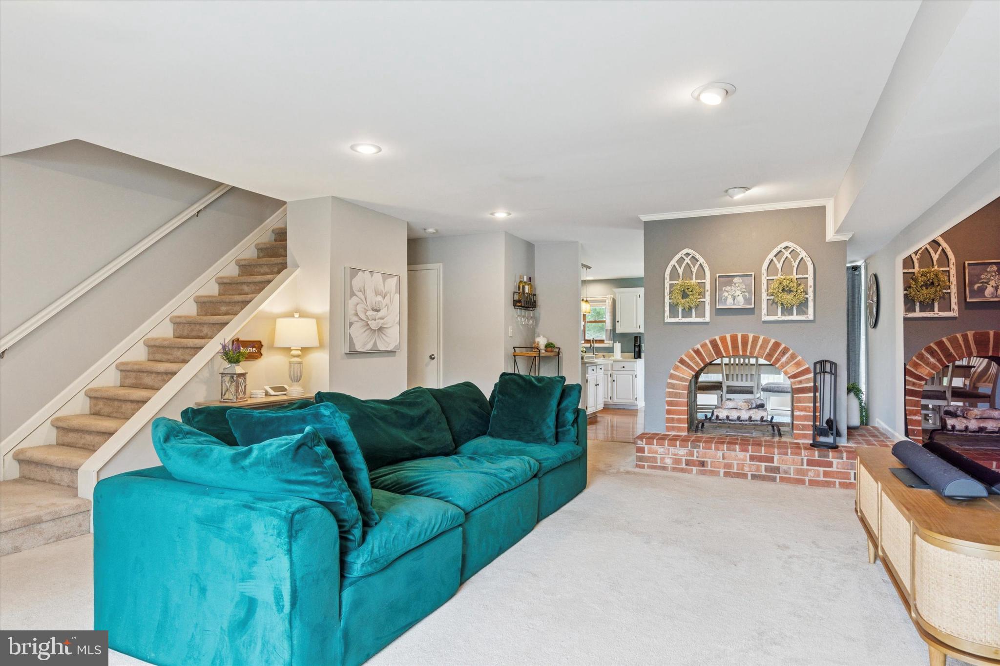 4135 SURREY LANE