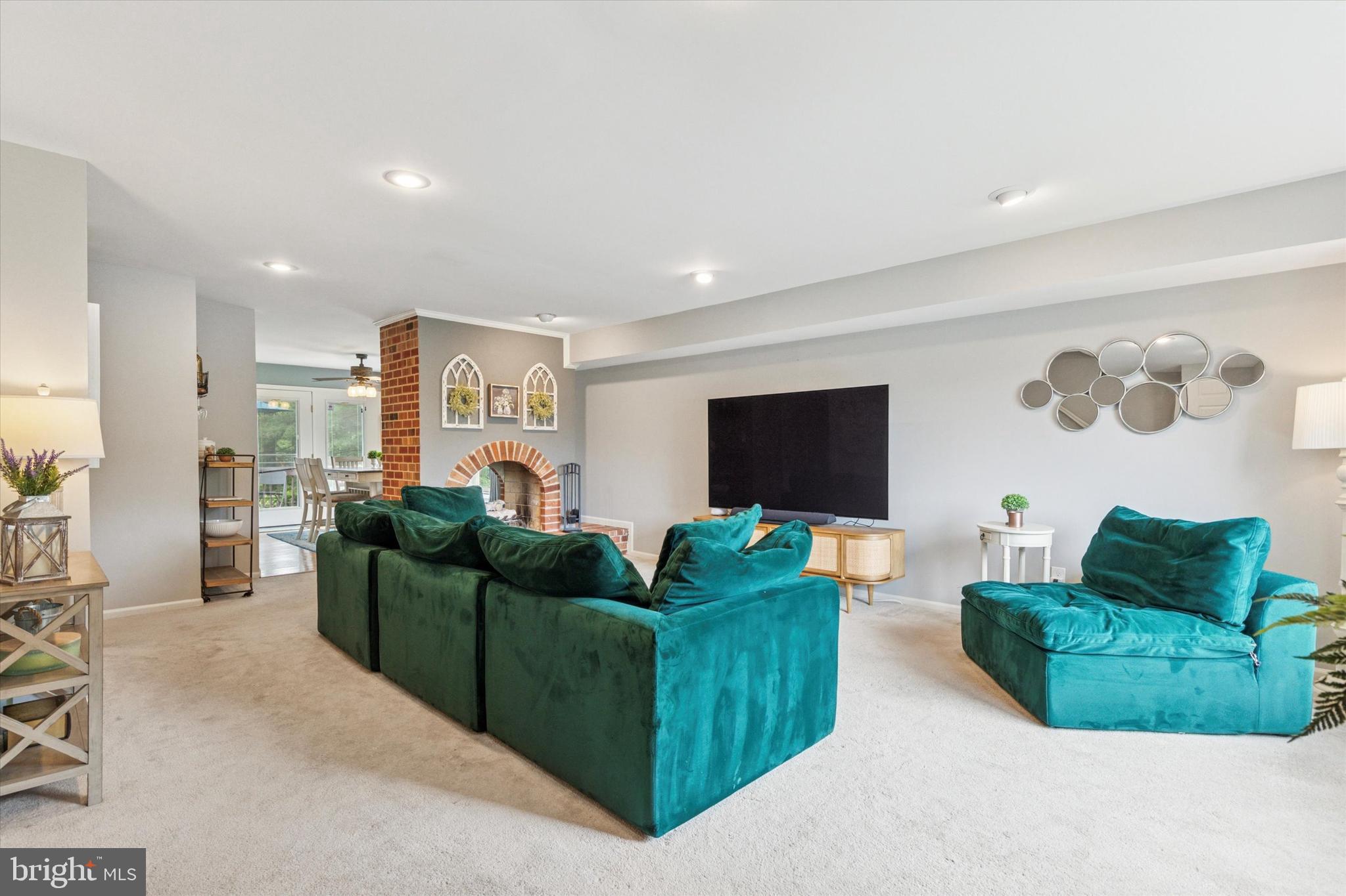 4135 SURREY LANE