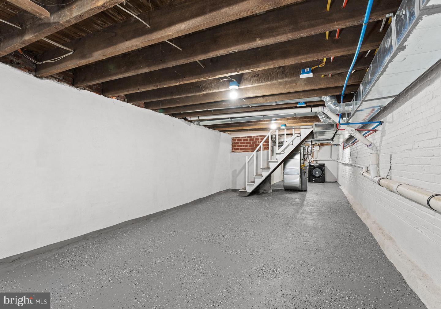 128 W INGHAM AVENUE
