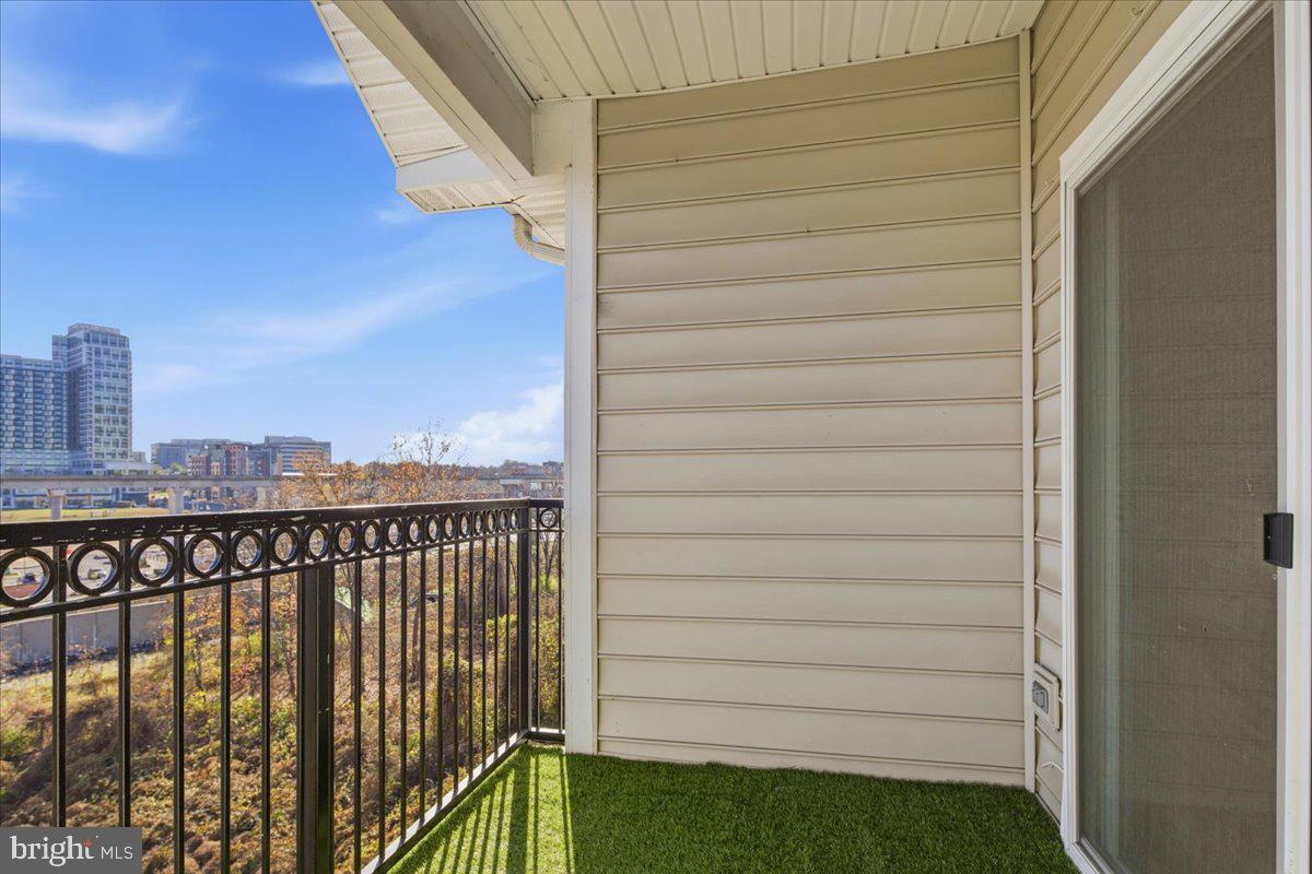 GATES OF MCLEAN - Residential