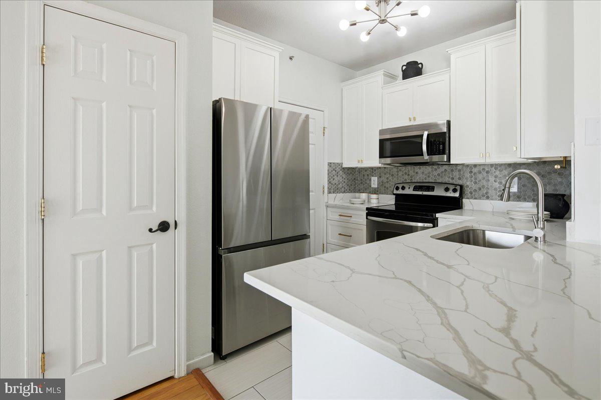 GATES OF MCLEAN - Residential