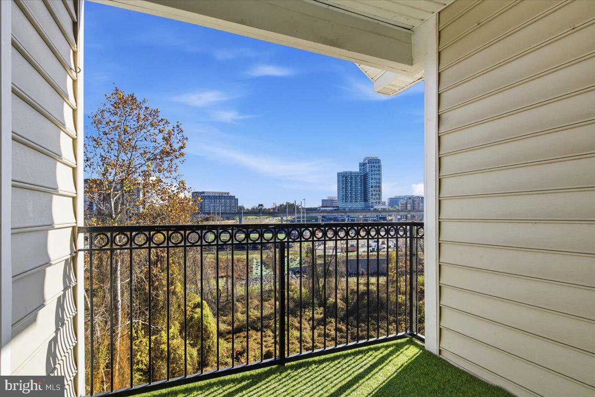 GATES OF MCLEAN - Residential