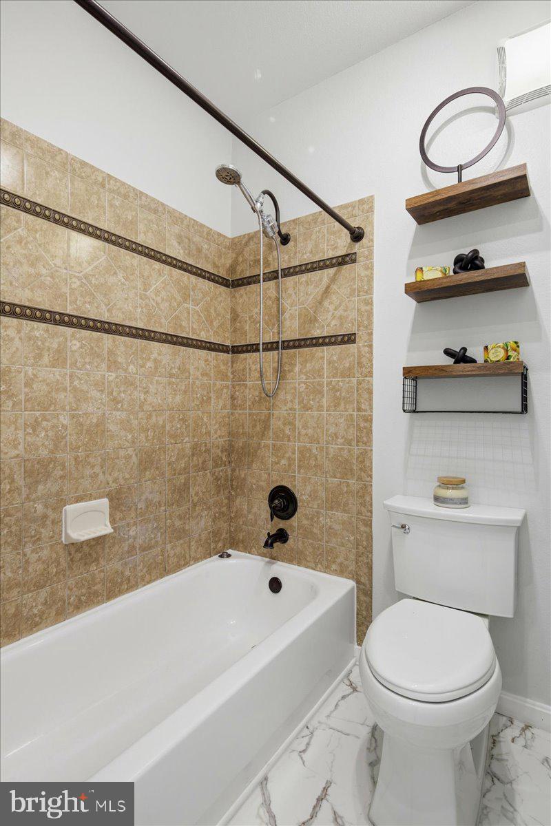 GATES OF MCLEAN - Residential