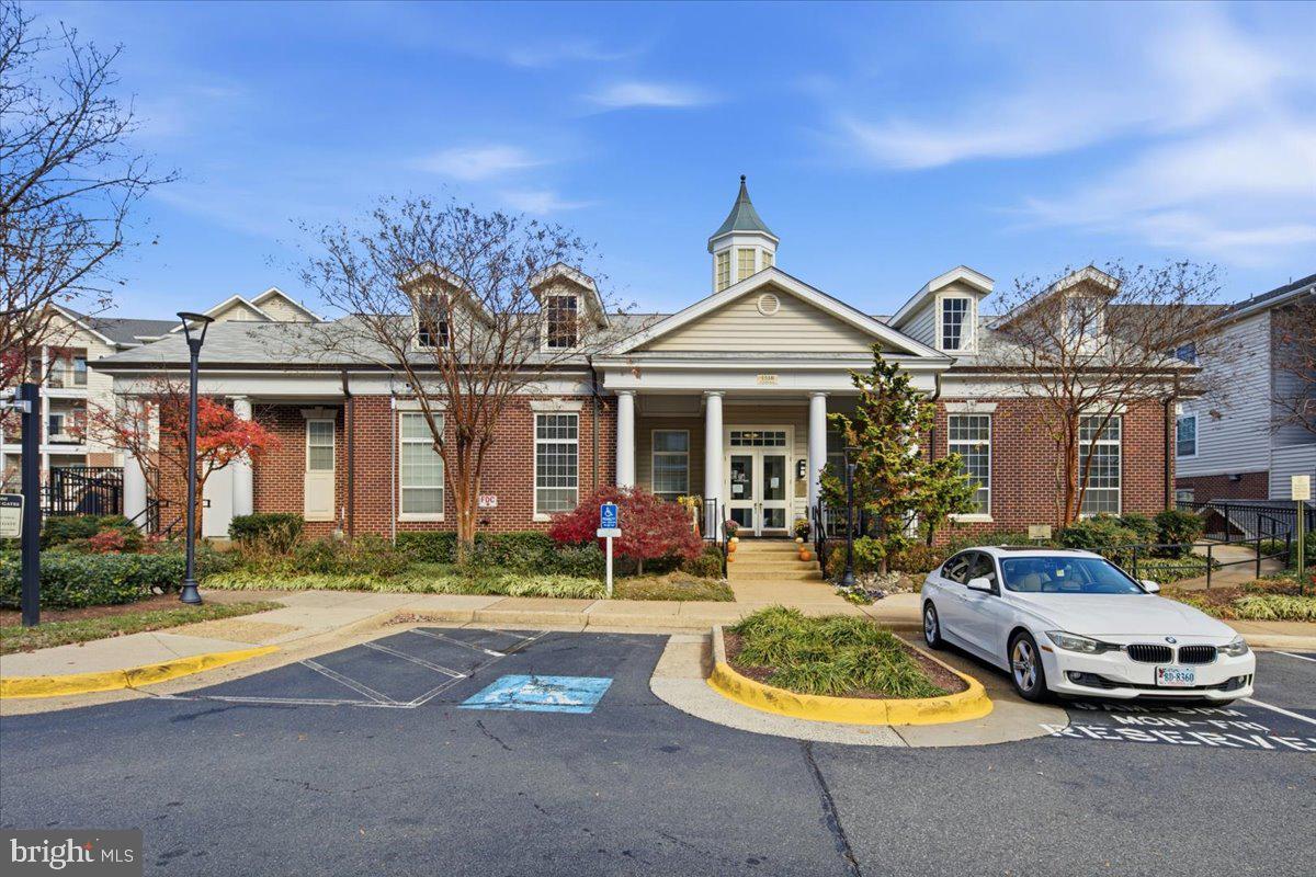 GATES OF MCLEAN - Residential