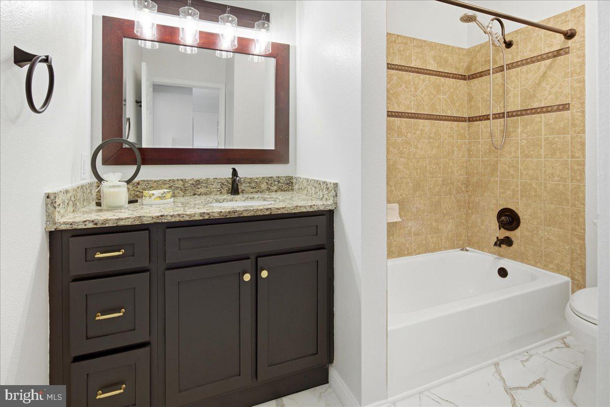 GATES OF MCLEAN - Residential