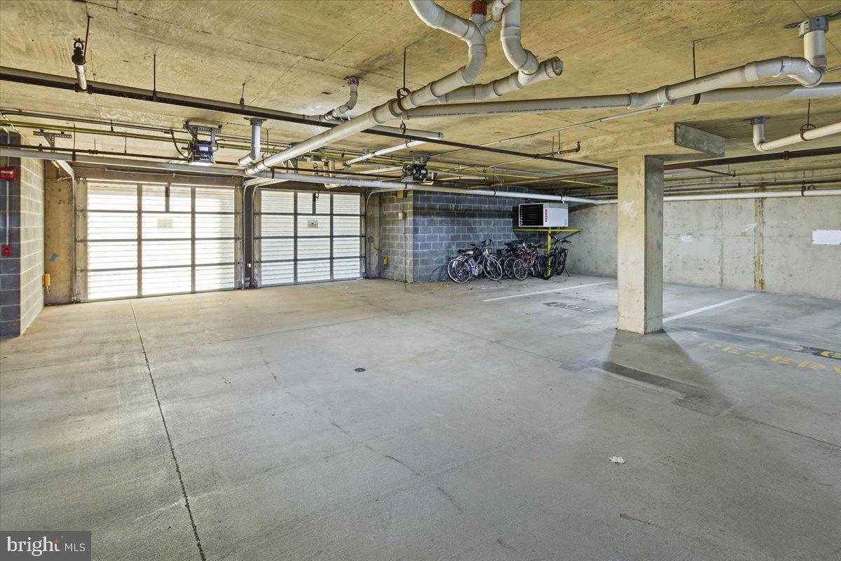 GATES OF MCLEAN - Residential