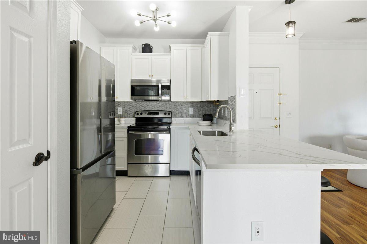 GATES OF MCLEAN - Residential