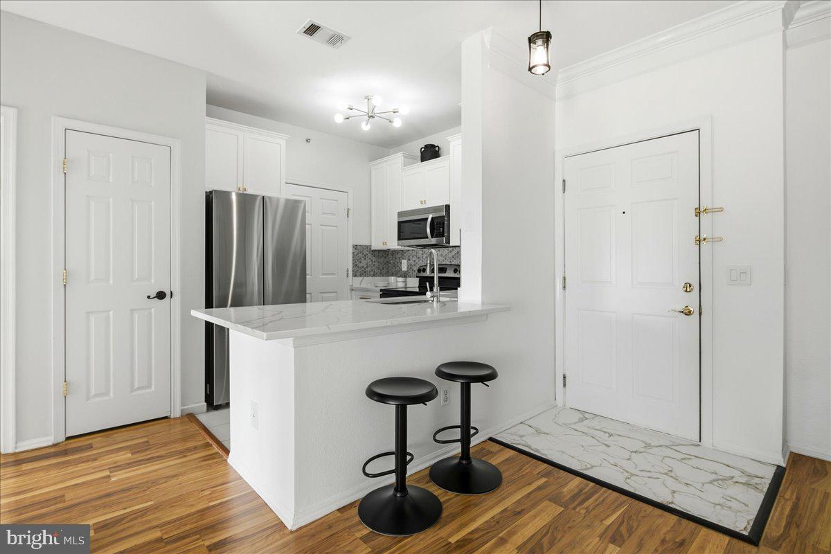 GATES OF MCLEAN - Residential