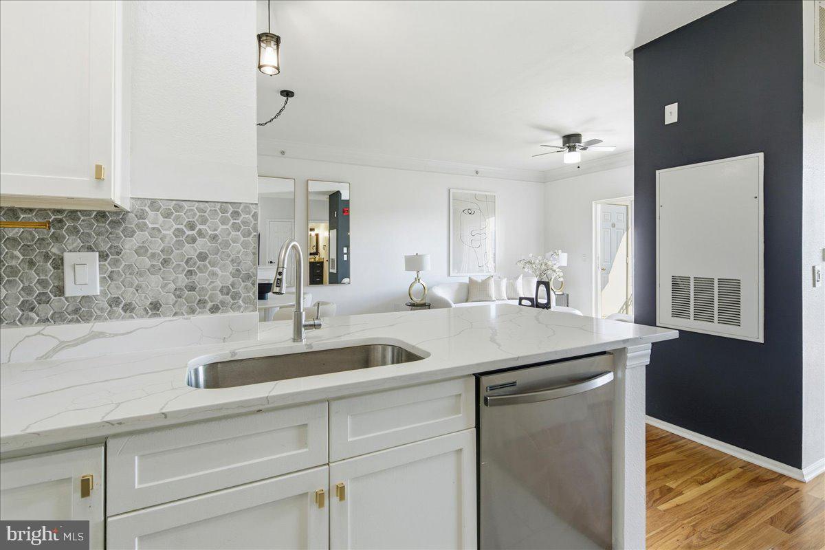 GATES OF MCLEAN - Residential