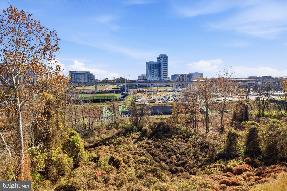GATES OF MCLEAN - Residential