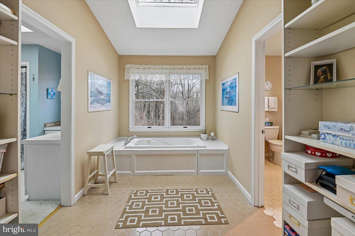 CARRIAGE HILLS - Residential