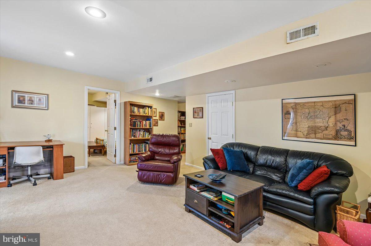 CARRIAGE HILLS - Residential