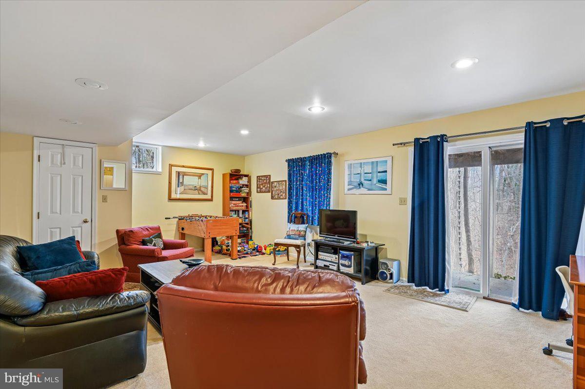 CARRIAGE HILLS - Residential