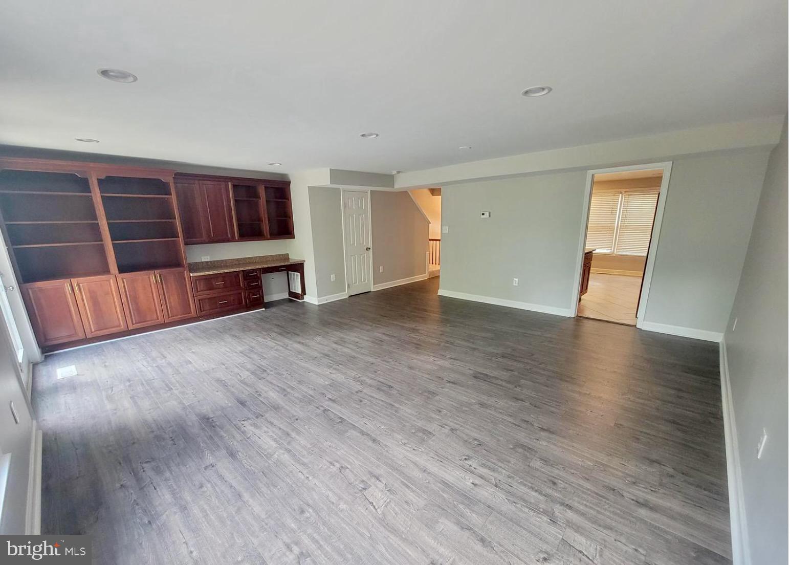 8029 SLEEPY VIEW LANE