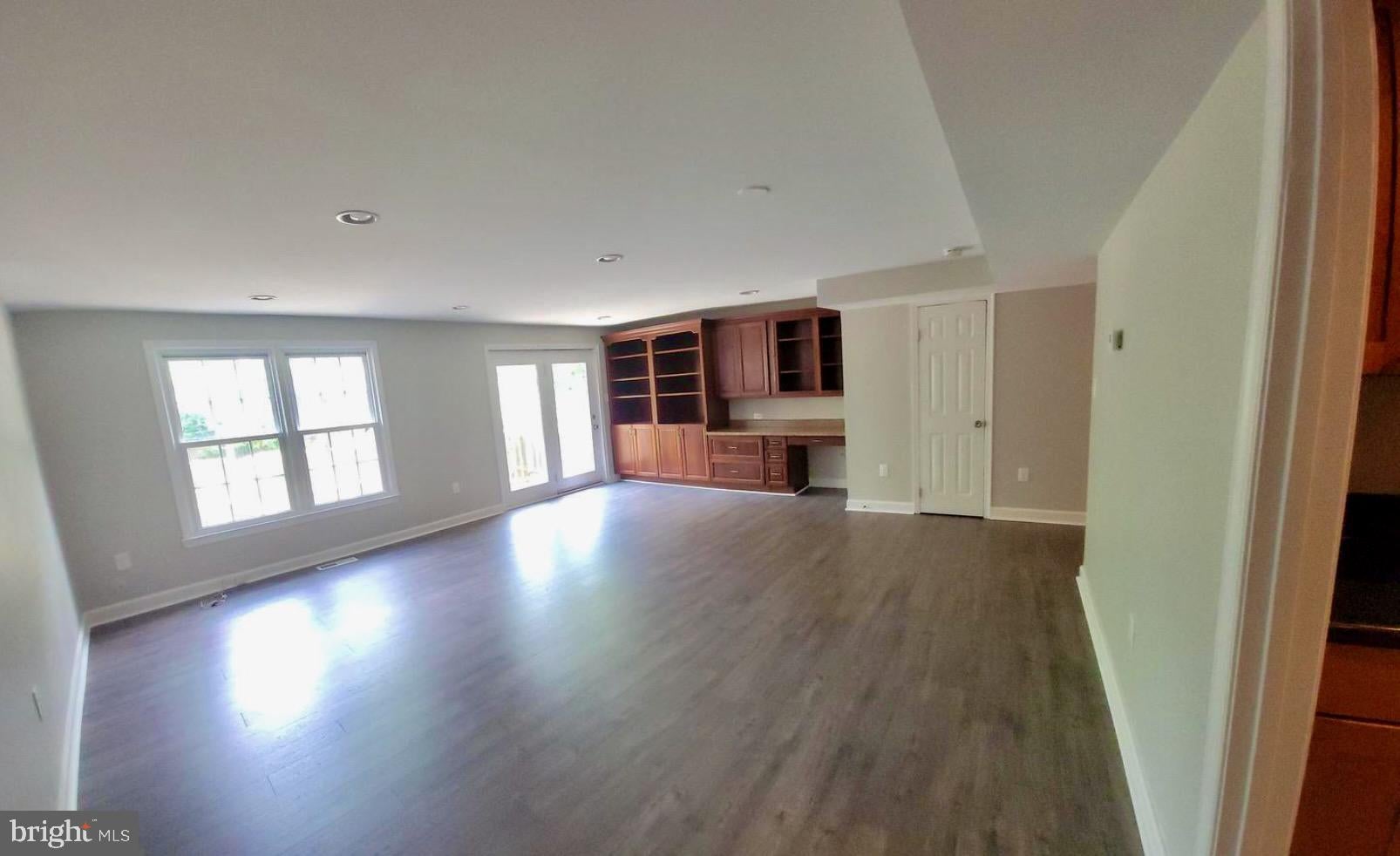 8029 SLEEPY VIEW LANE