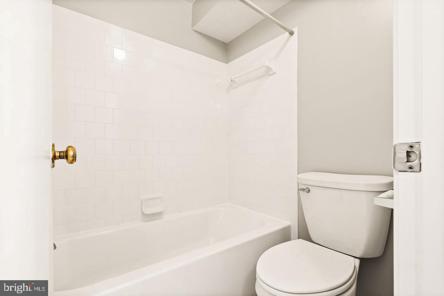 PEMBROOK VILLAGE - Residential Lease