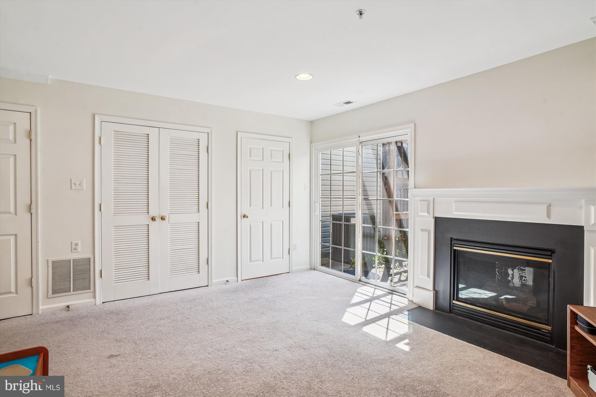 TWIN ARCH CROSSING - Residential