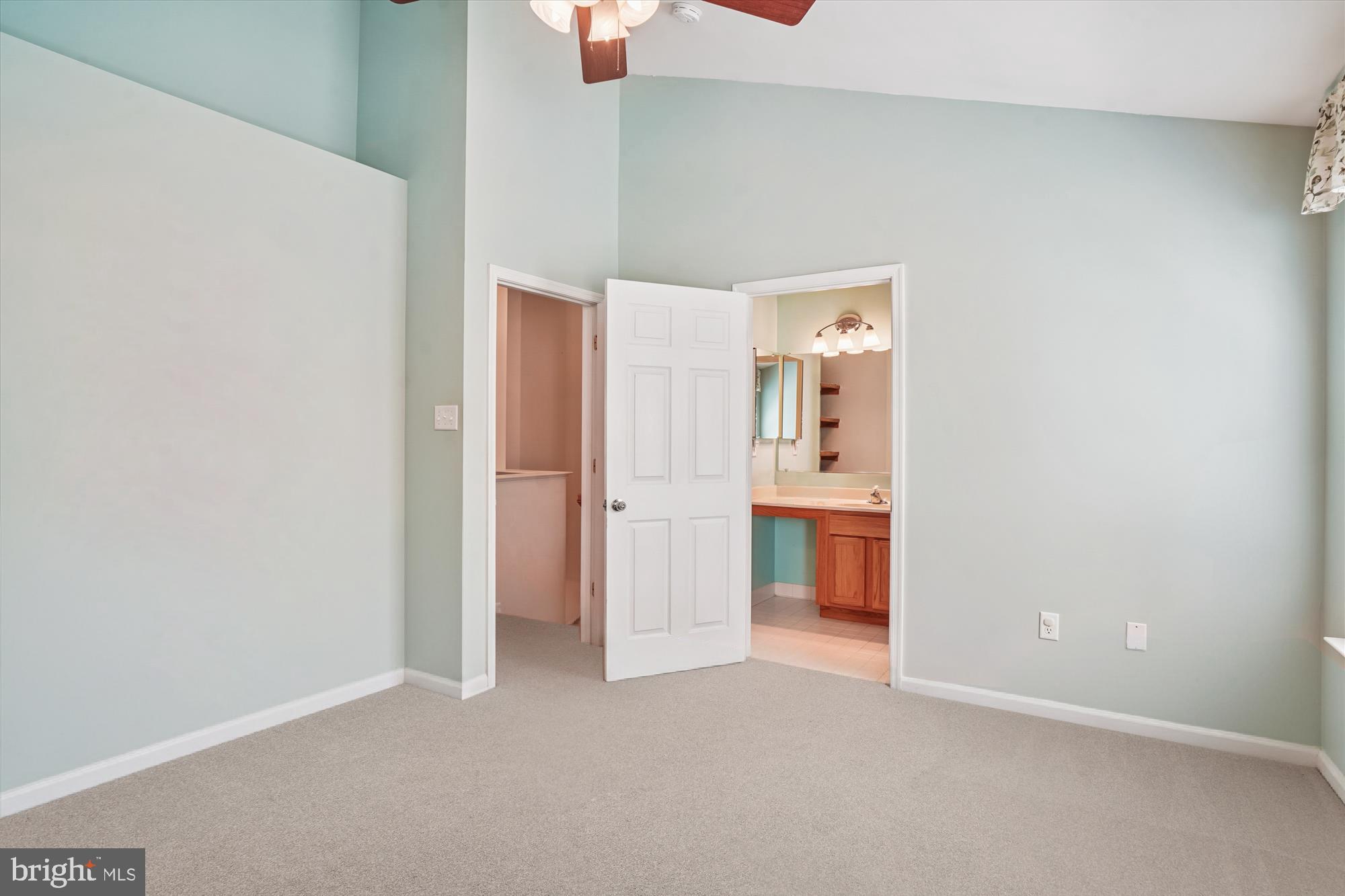 TWIN ARCH CROSSING - Residential