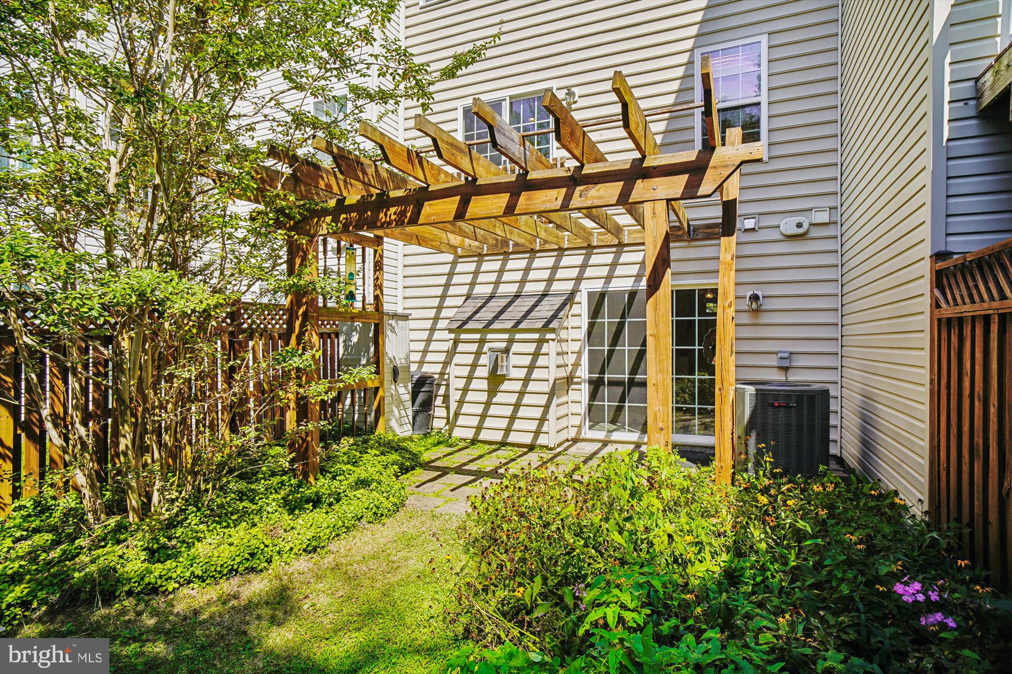 TWIN ARCH CROSSING - Residential