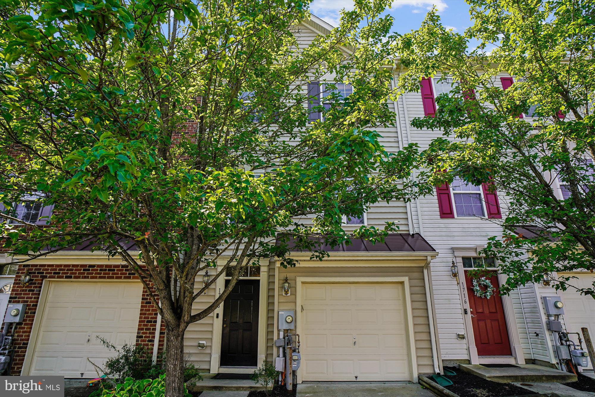 Well-located three level garage townhome in Twin Arch. Recent roof, furnace, air conditioner and most major appliances. Bright, open floor plan with natural vistas in the rear; (not backing to another row of townhomes) Fireplace in ground level, walk-out family room. Corian countertops in OPEN kitchen. Primary bedroom has en-suite bath and volume ceiling. Two additional bedrooms and hall bath complete the upper level.