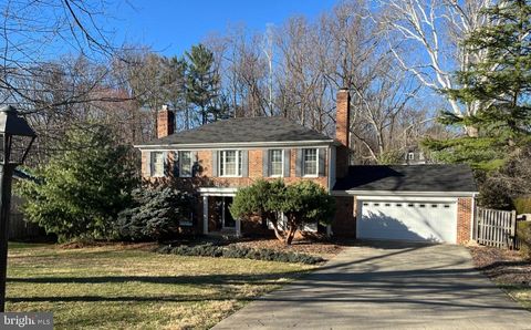 Photo of 9 Trailridge Court, ROCKVILLE, MD 20854 (MLS # MDMC2220466)