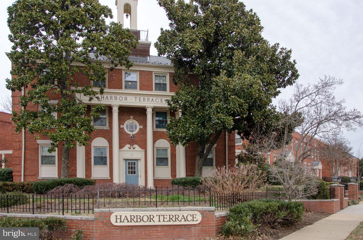 HARBOR TERRACE - Residential Lease