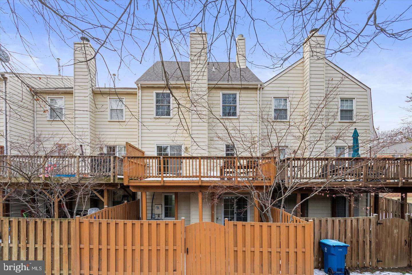 2048 PIERIS COURT