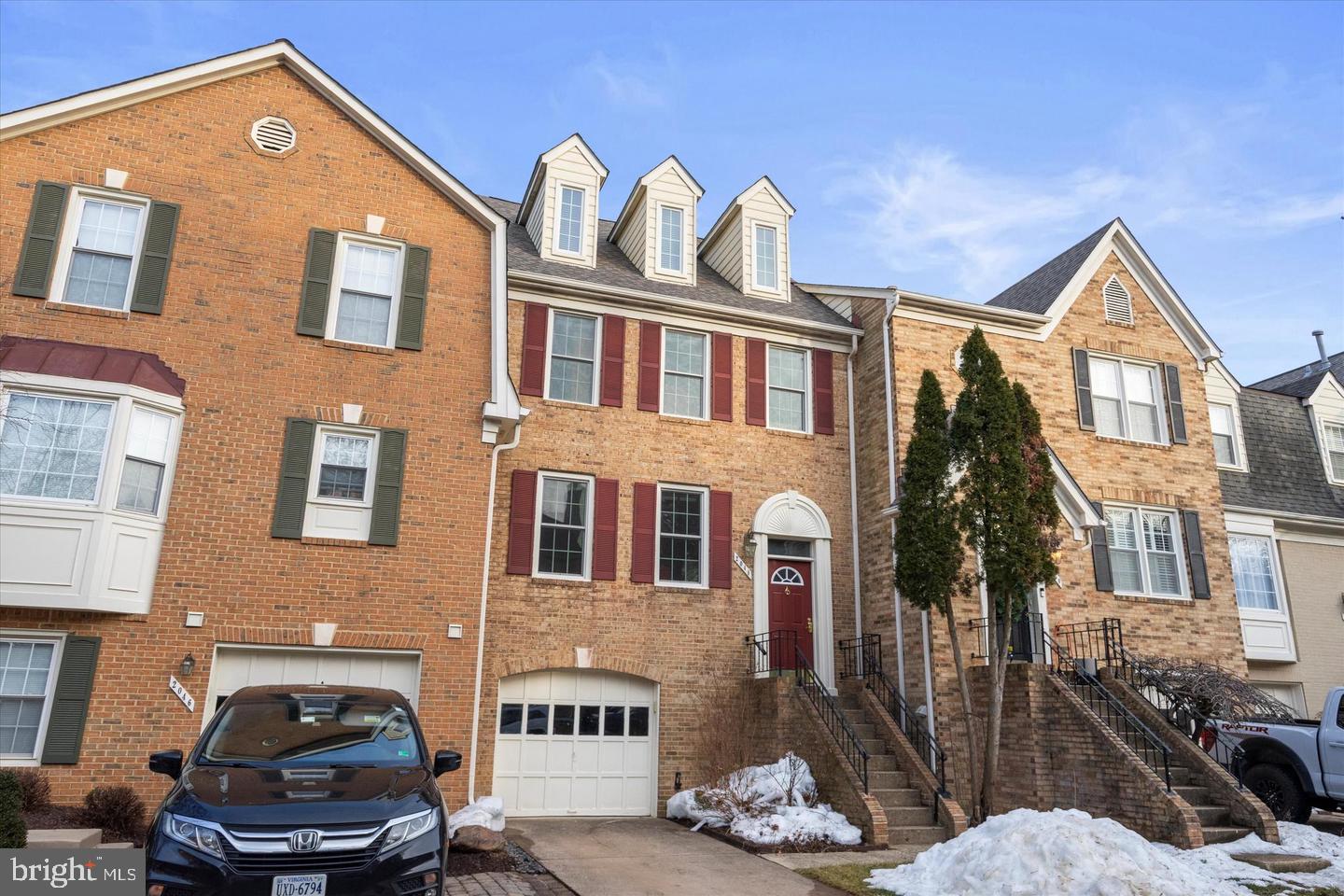 2048 PIERIS COURT