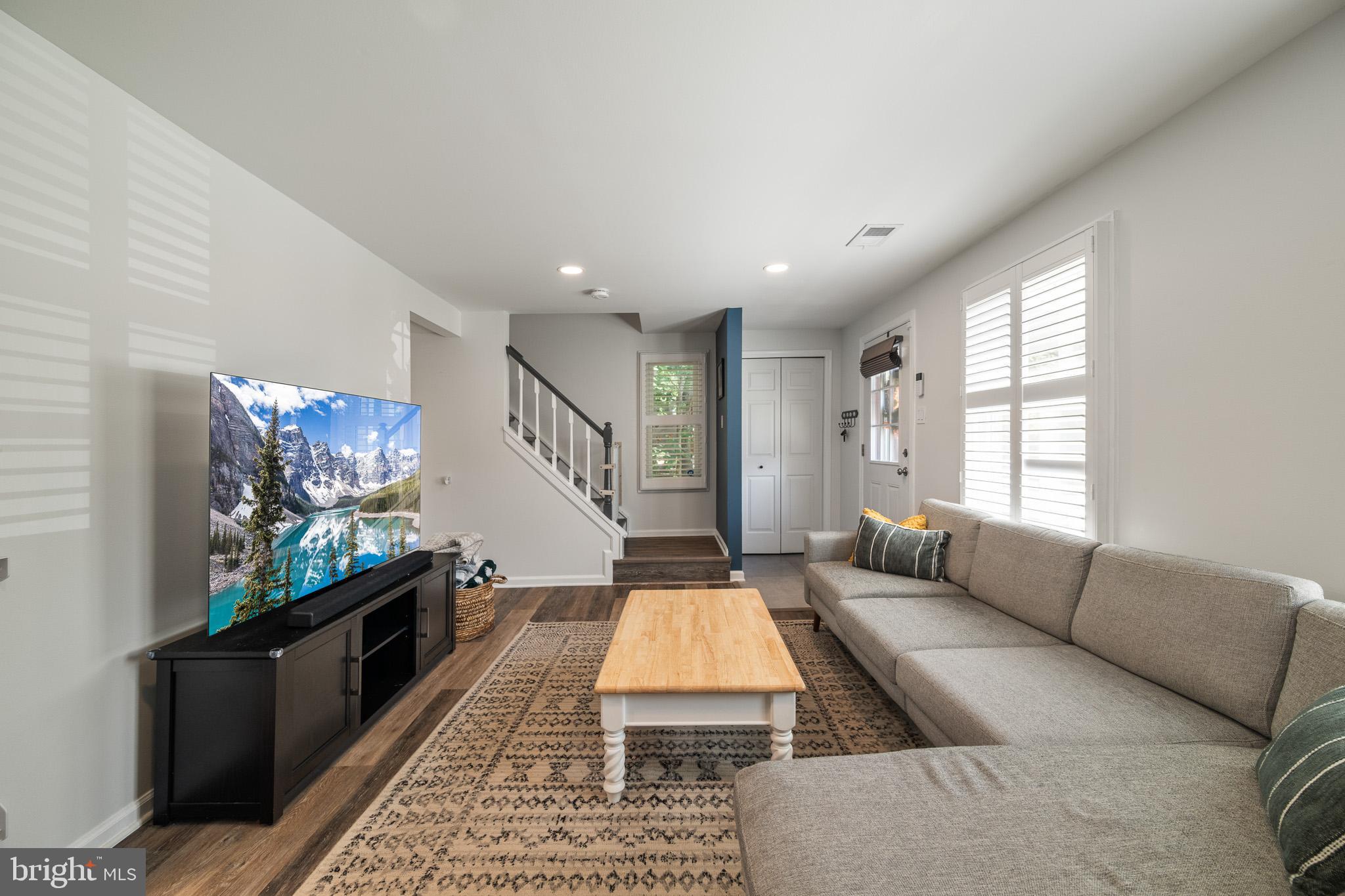 1536 TWISTED OAK DRIVE