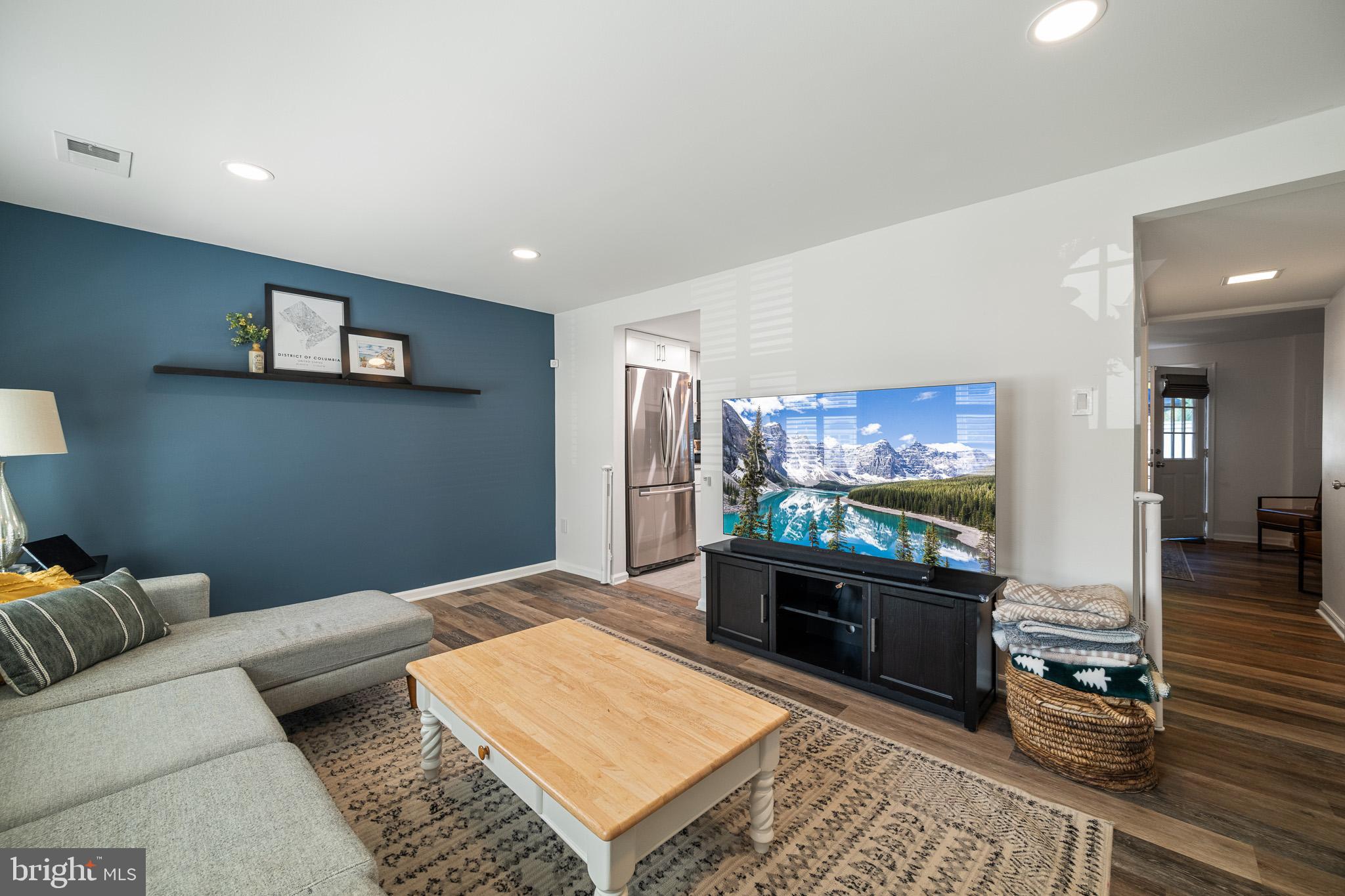 1536 TWISTED OAK DRIVE