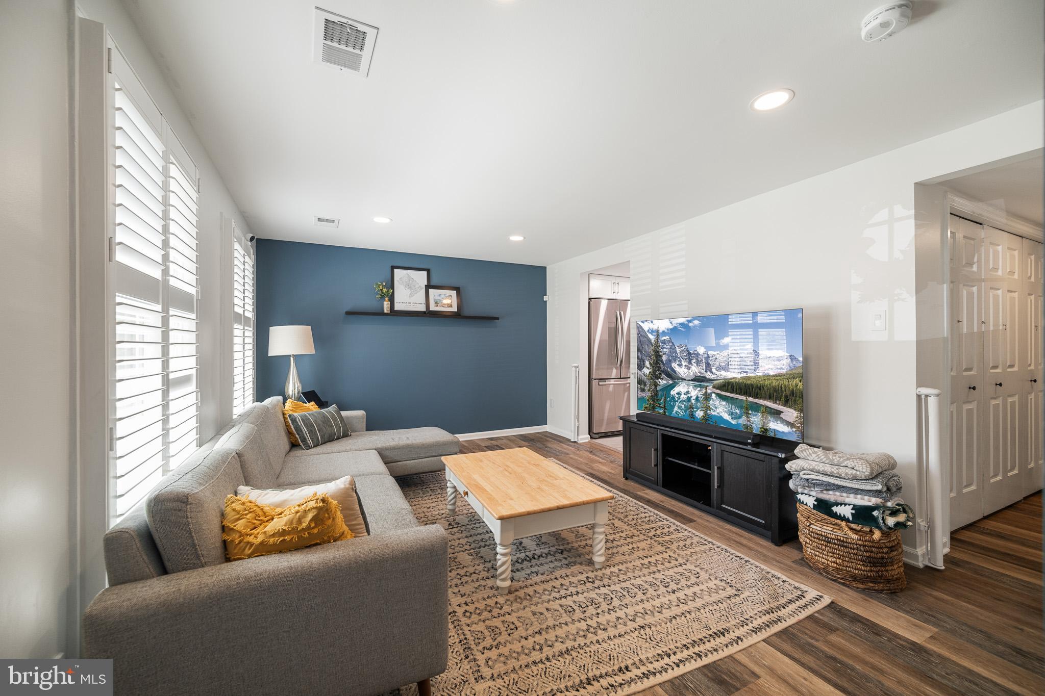 1536 TWISTED OAK DRIVE