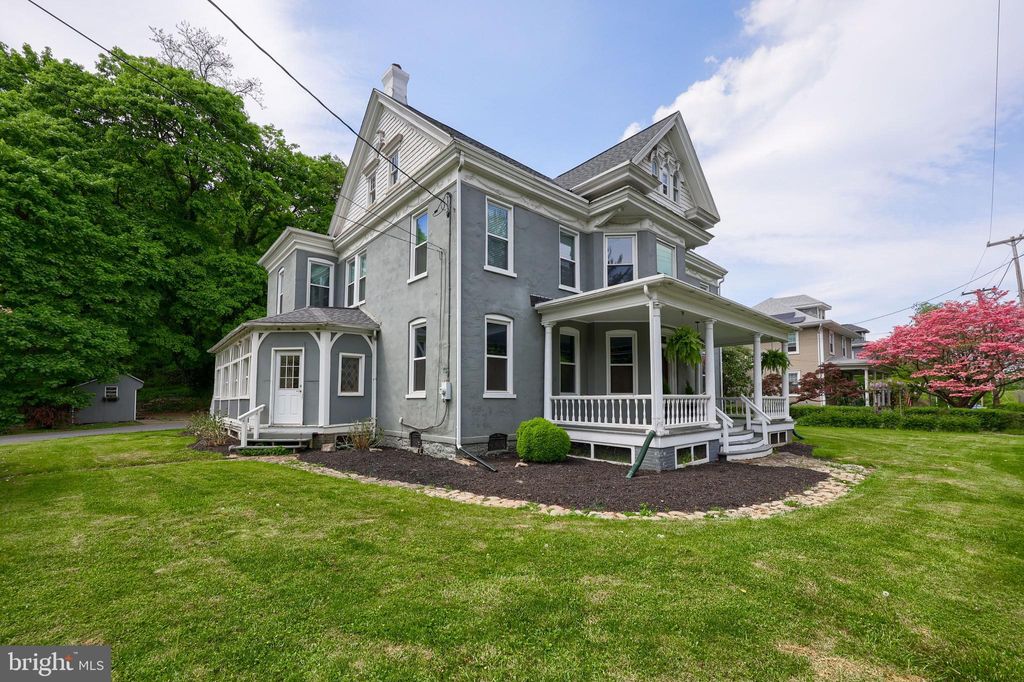 Photo of 2404 Lititz Pike, Lancaster, PA 17601 (MLS # PALA2050594)