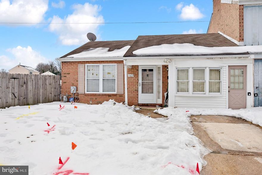 Cute end  unit  home with garage converted to  bedroom currently  used as a  family room . End  unit  has a larged fencded yard   and  driveway.   Laundry room  offers   newer washer and  dryer  and  newer utility sink. 
More info and  pictures coming. Home is  ready to  move in the  buyers have picked there next home.