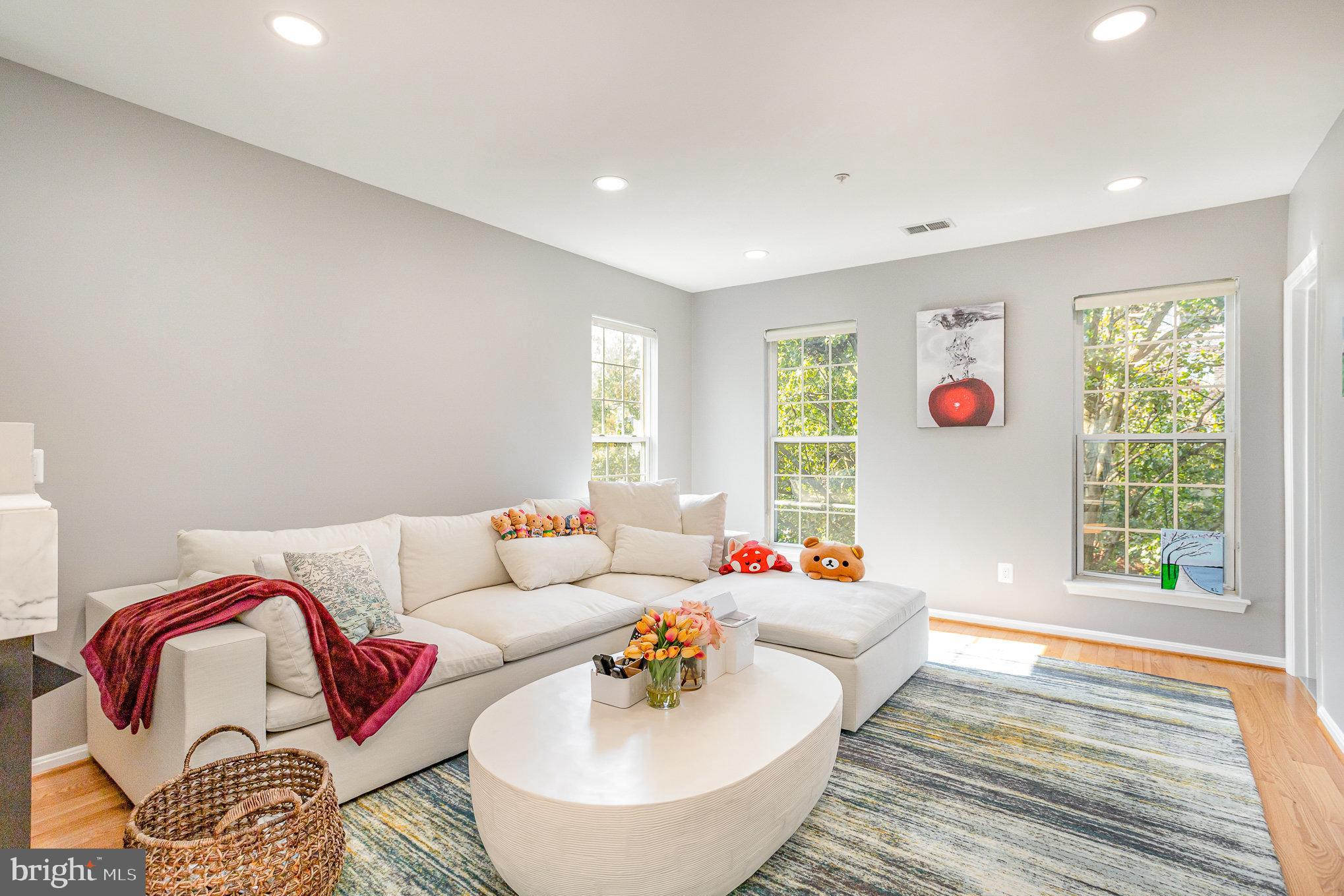 1597 LEEDS CASTLE DRIVE 202