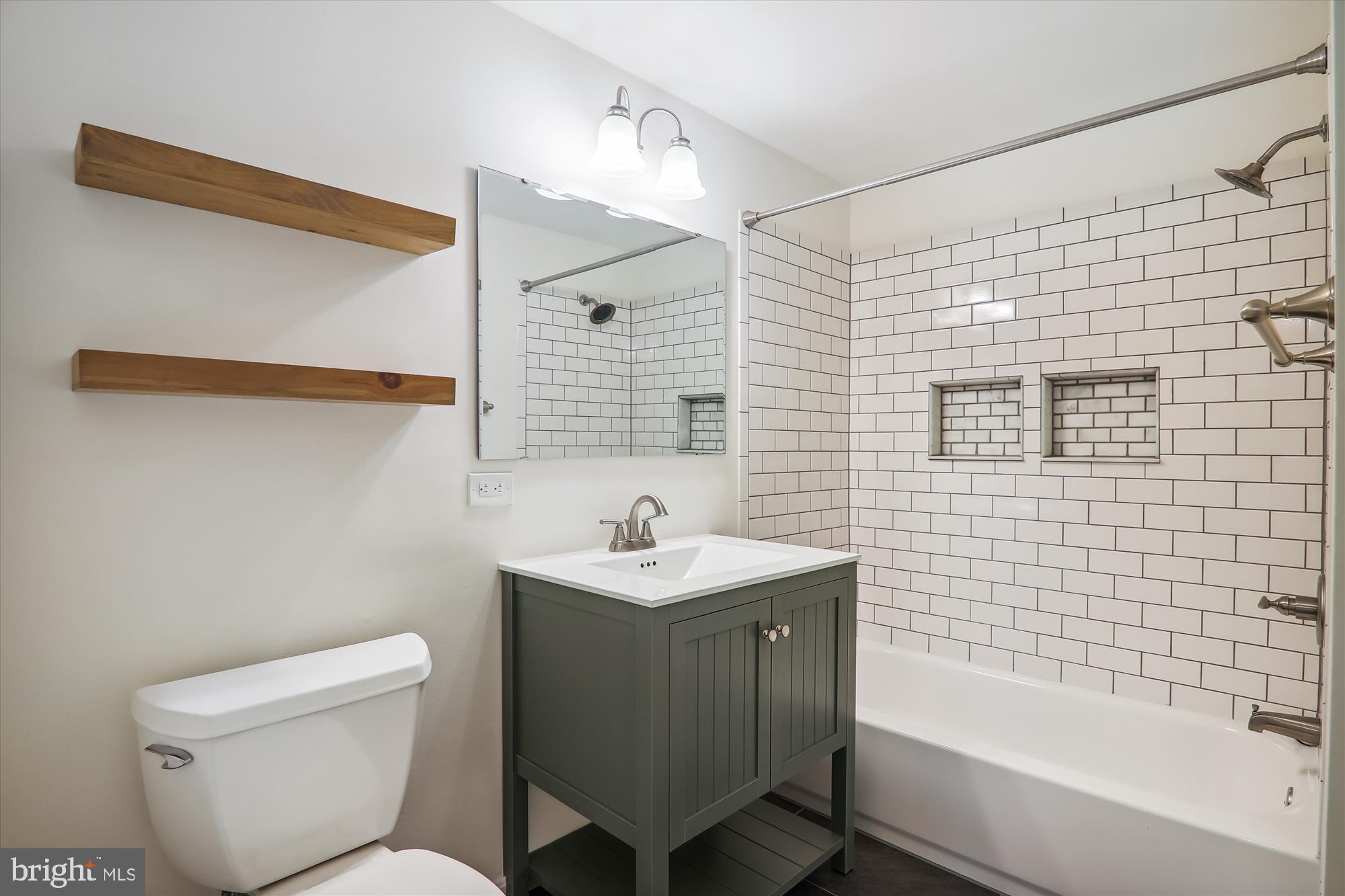 FALLSREACH - Residential Lease